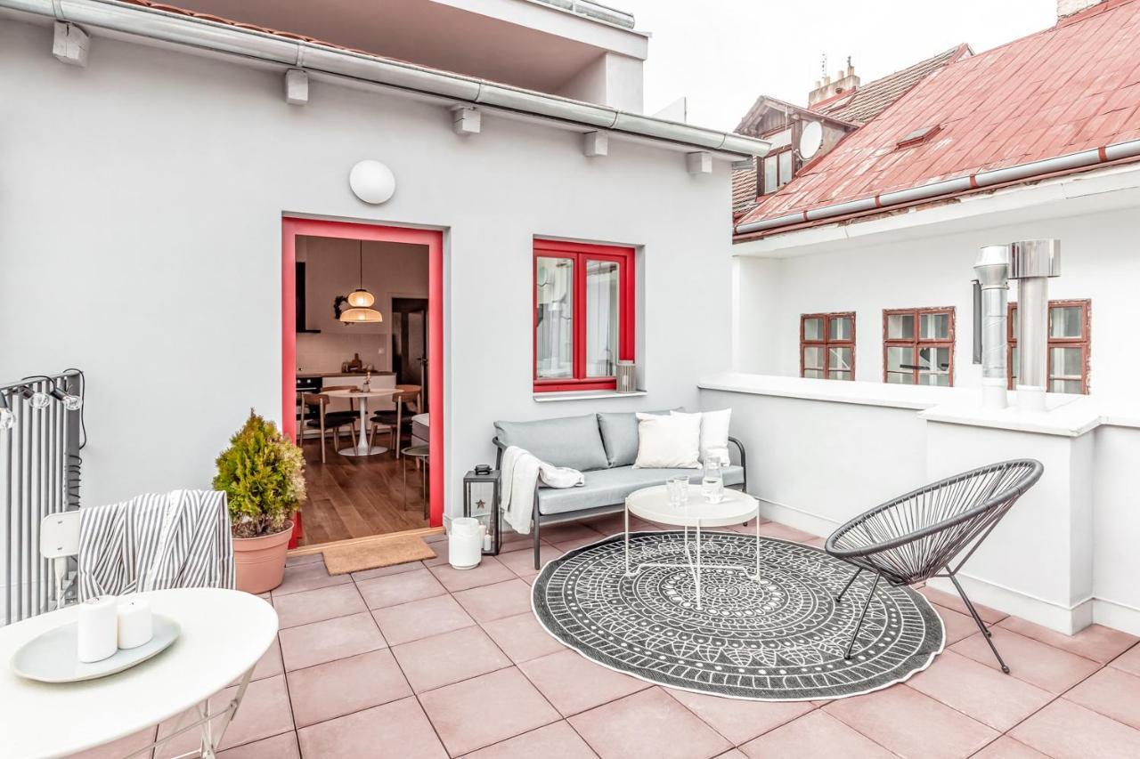 Turnkey I Main Bus Station Apartments Praga Exterior foto