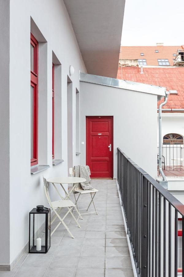 Turnkey I Main Bus Station Apartments Praga Exterior foto